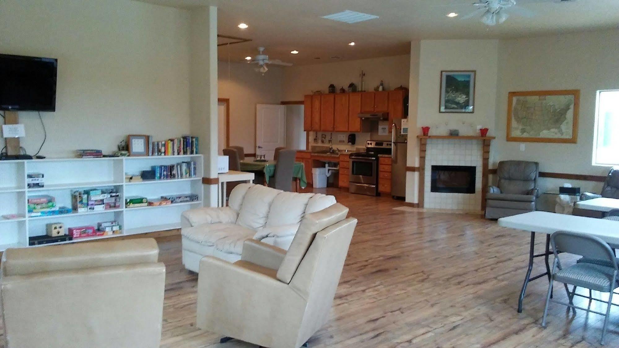Top Of The Hill Rv Resort & Cabins Waring 외부 사진