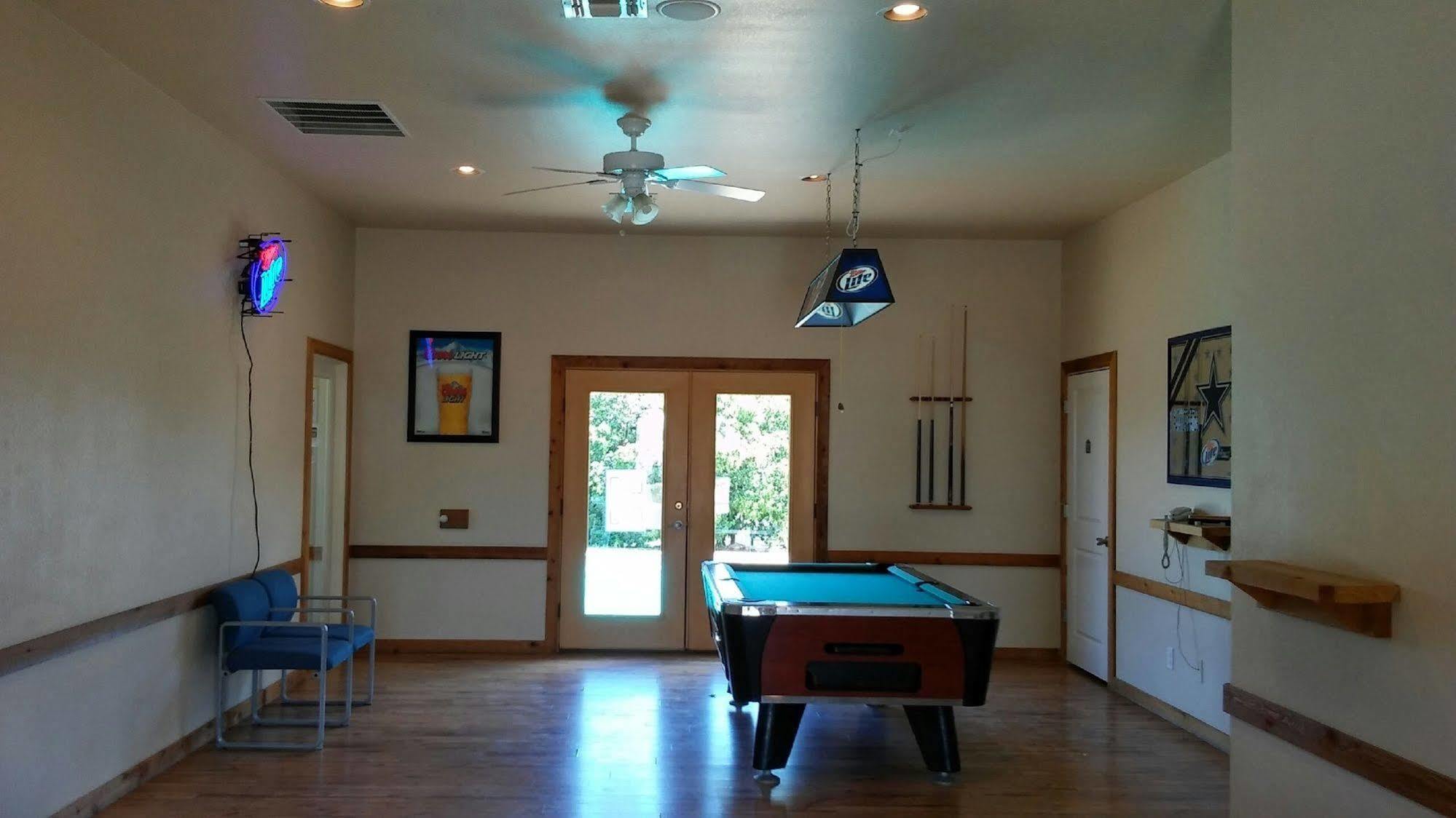 Top Of The Hill Rv Resort & Cabins Waring 외부 사진