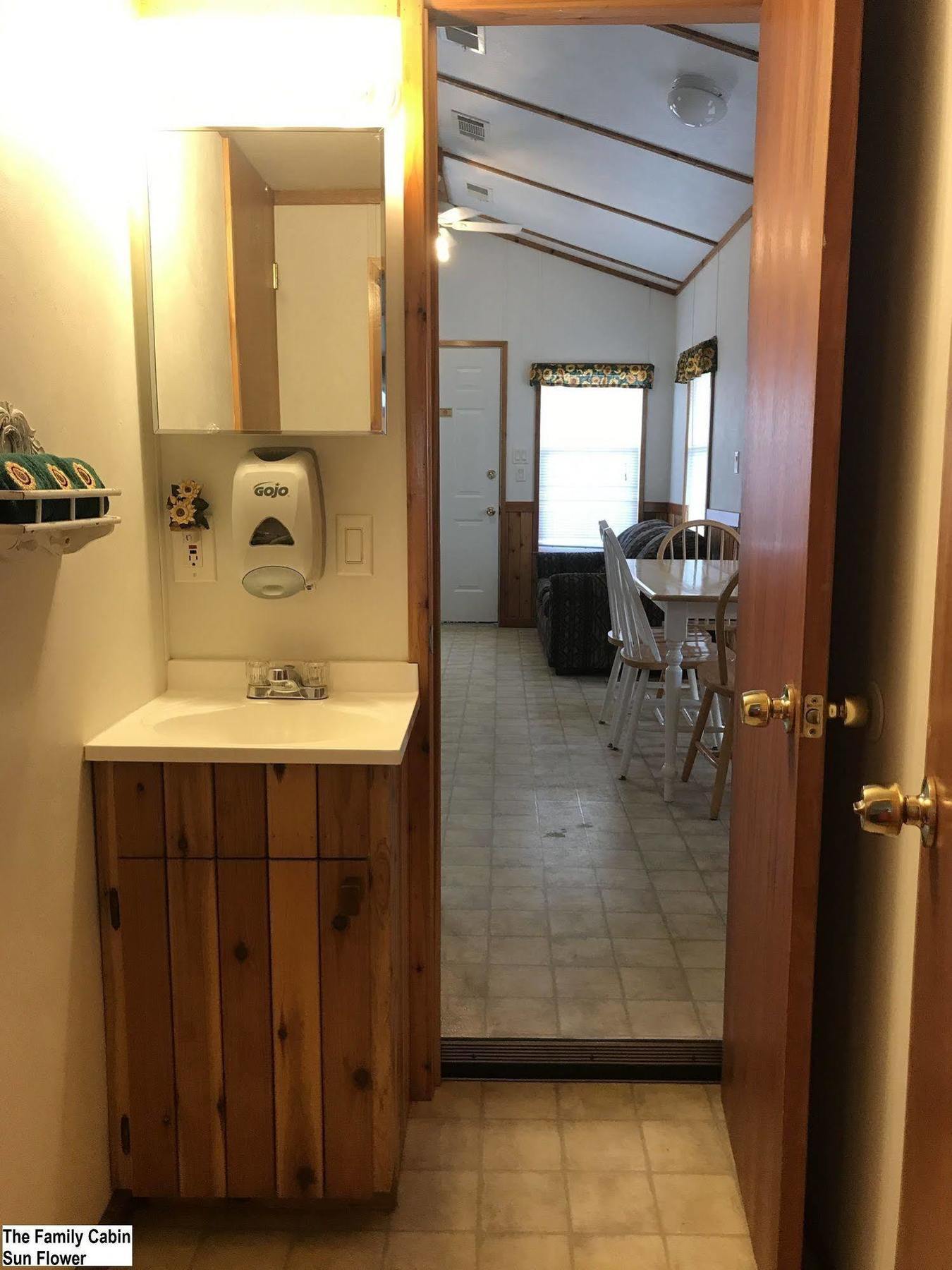 Top Of The Hill Rv Resort & Cabins Waring 외부 사진